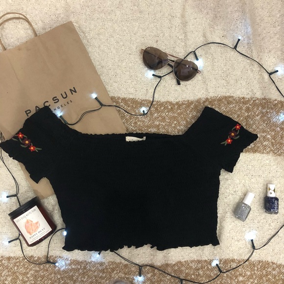 ❤️Pacsun L.A. Hearts Flower Embroidered Crop Top❤️ - Picture 2 of 4